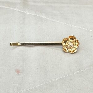 Gold Tone Hair Pin w/Flower & Clear Crystals. Vintage.